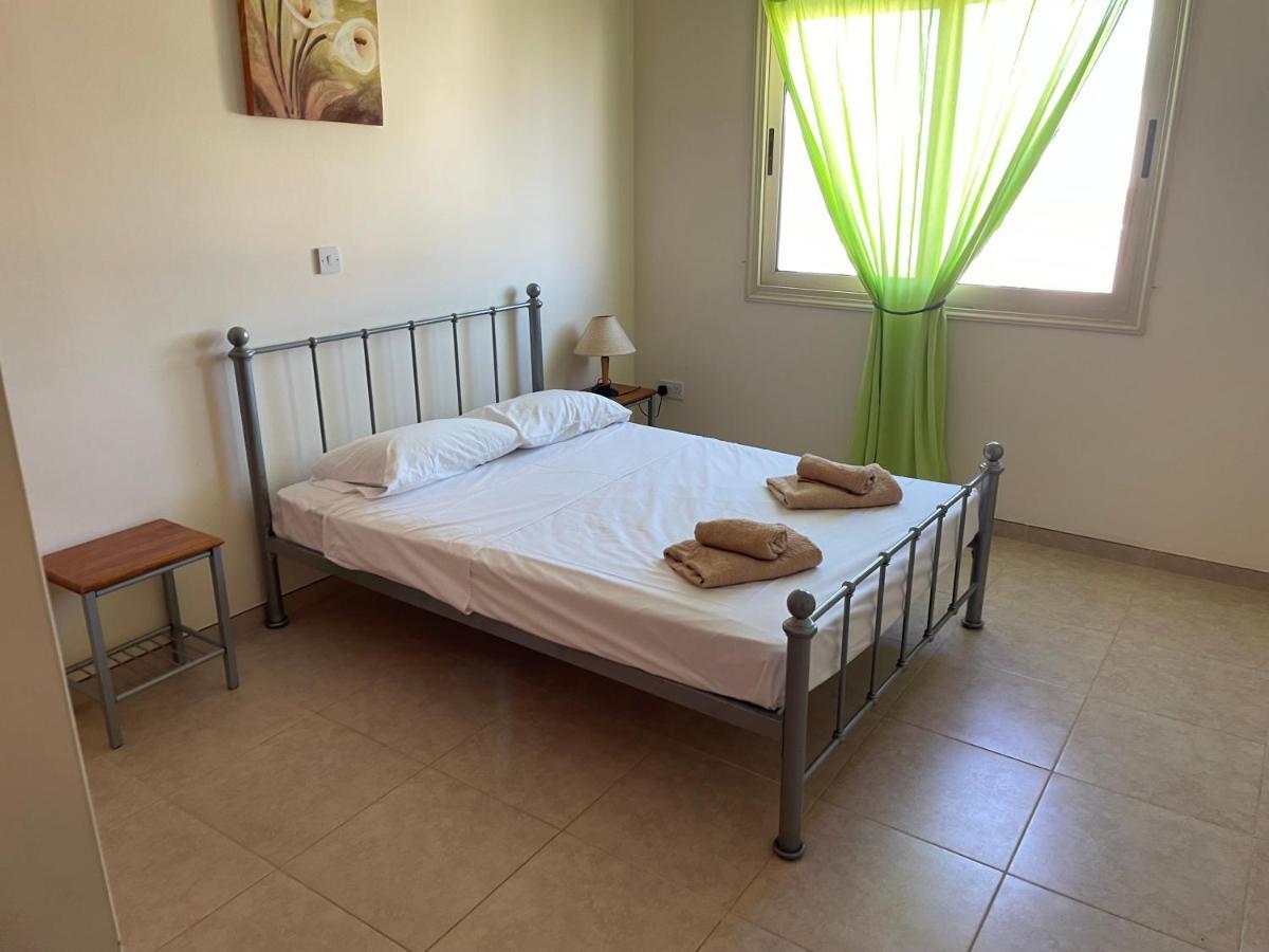 Kings Resort 1 Bedroom Apartment Пафос Екстериор снимка