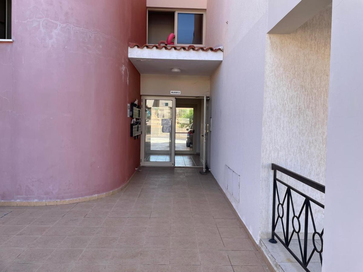 Kings Resort 1 Bedroom Apartment Пафос Екстериор снимка