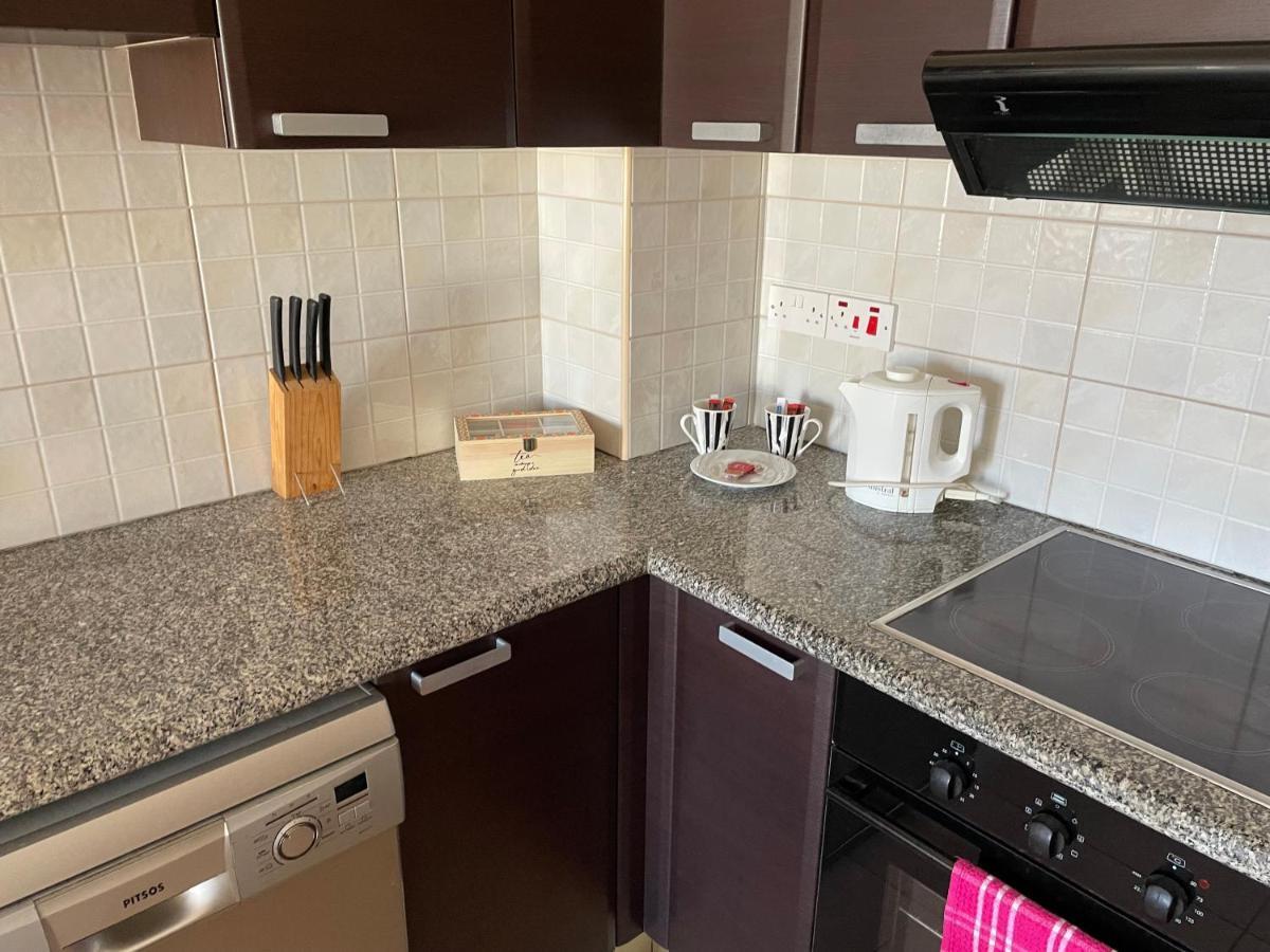 Kings Resort 1 Bedroom Apartment Пафос Екстериор снимка